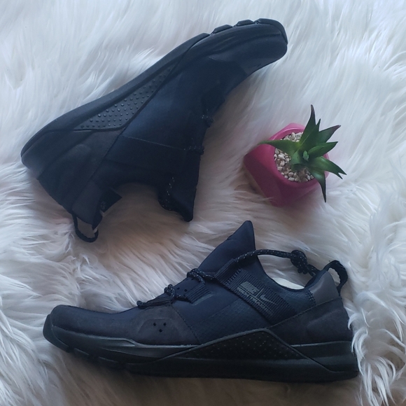 nike tech trainer amp